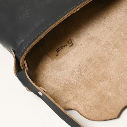 Horizontal Latch Pouch Medium