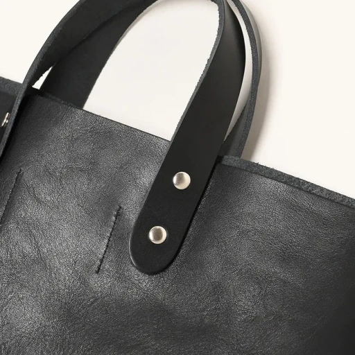 Delivery Tote Medium - Shrink Leather