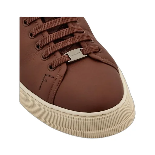 Low-Top Trainers