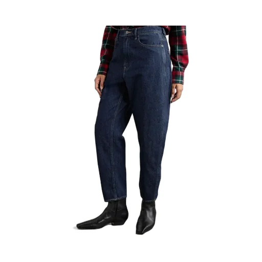High-Waisted Jeans