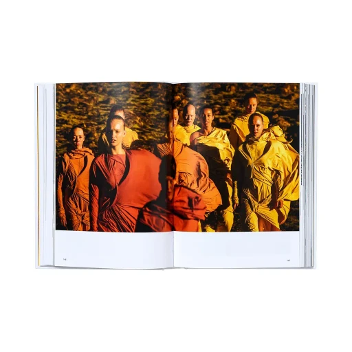 『Issey Miyake 45Th Ed.』（Taschen）