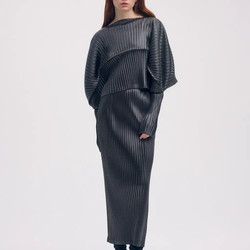 Glossed Metal Pleats