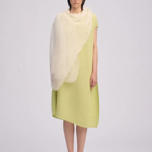 Feather Ramie Pleats Stole