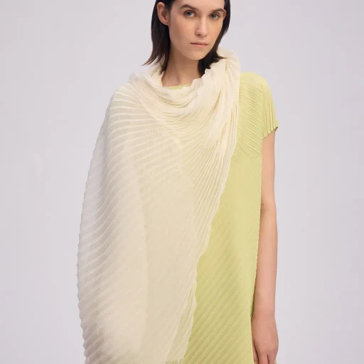 Feather Ramie Pleats Stole