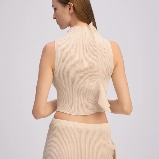 Adventitious：High-Necks