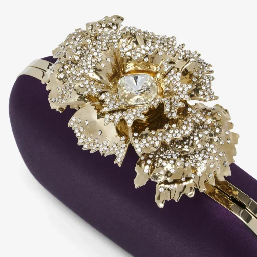 Carnation Knuckle Clutch