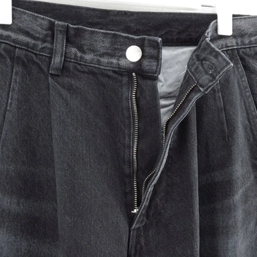 Selvage Denim Two Tuck Tapered Pants