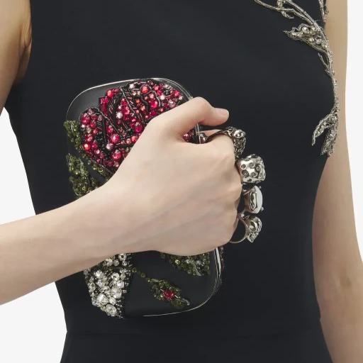 Skull Knuckle Clutch