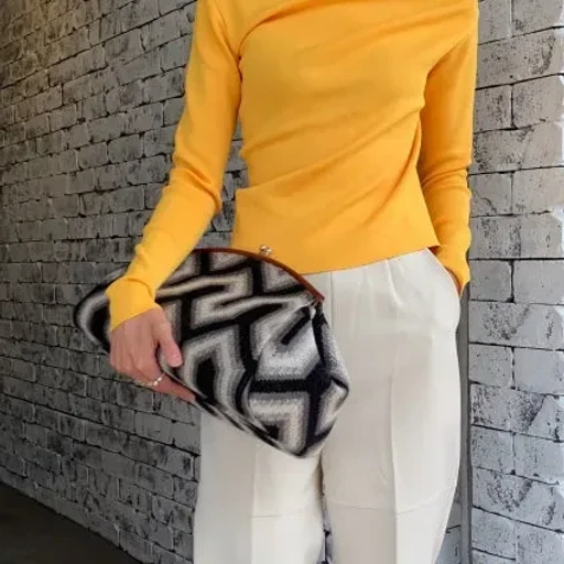 Asymmetry Sleeve Knit