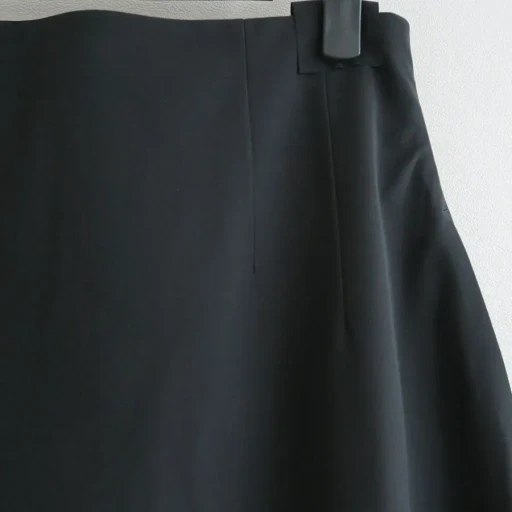 Curved Silhouette Skirt