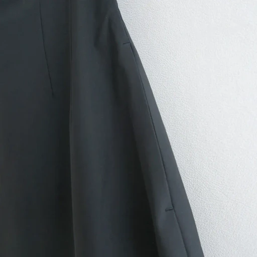 Curved Silhouette Skirt
