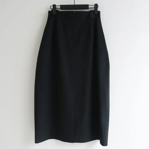 Curved Silhouette Skirt