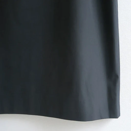 Curved Silhouette Skirt