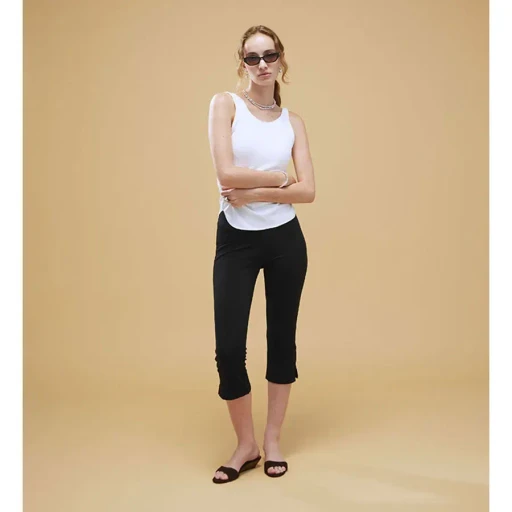 Collagen Ribbed Capri Pants