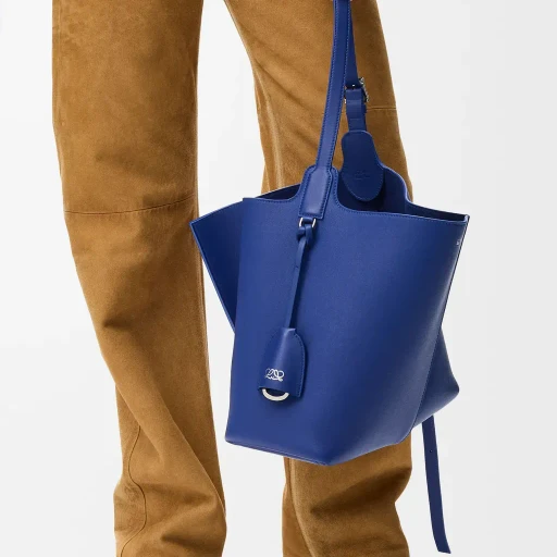 Medium Bilbao Bucket In Smooth Calfskin