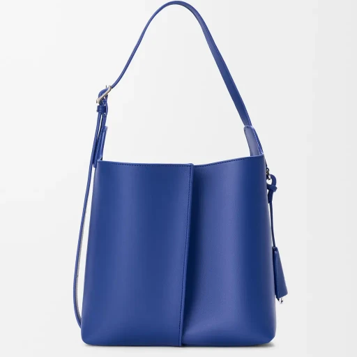 Medium Bilbao Bucket In Smooth Calfskin