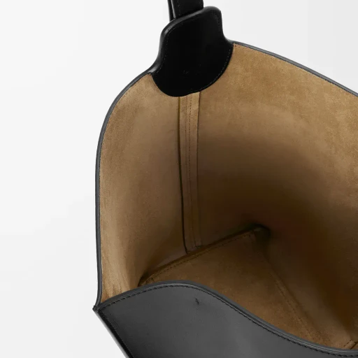 Medium Bilbao Bucket In Smooth Calfskin