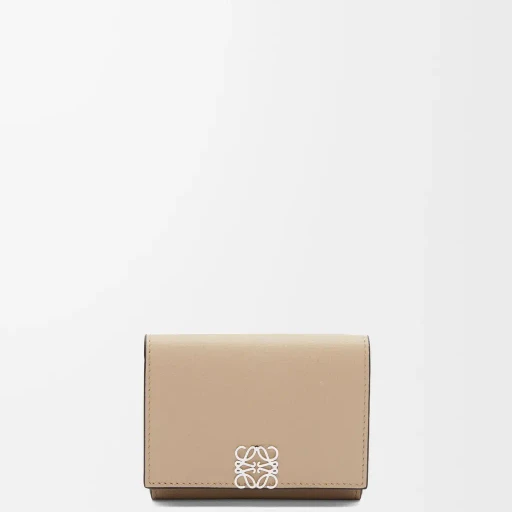 Anagram Trifold Wallet In Pebble Grained Calfskin