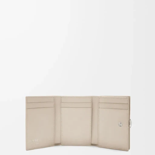 Pebble Trifold Wallet In Pebble Grain Calfskin