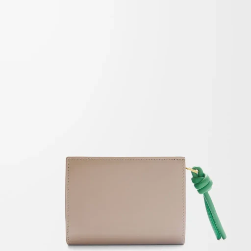 Knot Compact Wallet In Shiny Nappa Calfskin