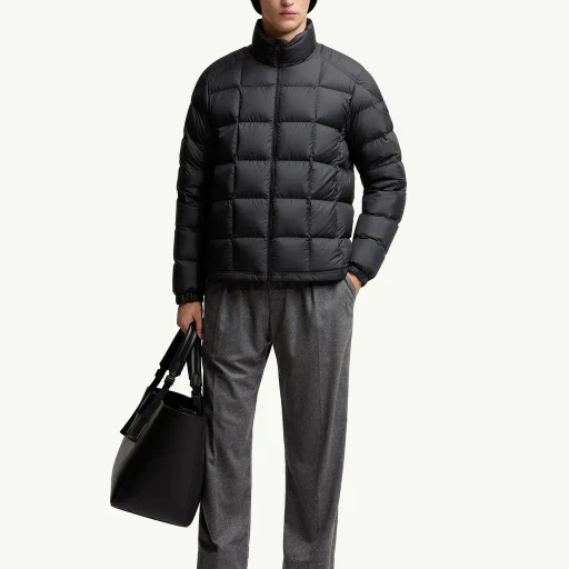 Eglise Square-Quilted Hooded Short Down Jacket