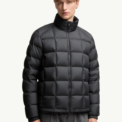 Eglise Square-Quilted Hooded Short Down Jacket