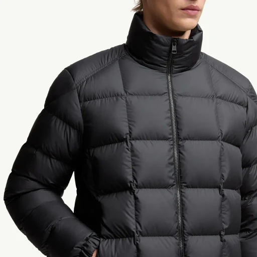 Eglise Square-Quilted Hooded Short Down Jacket