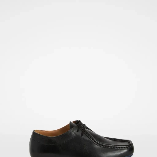 Hood Lace-Up Shoe
