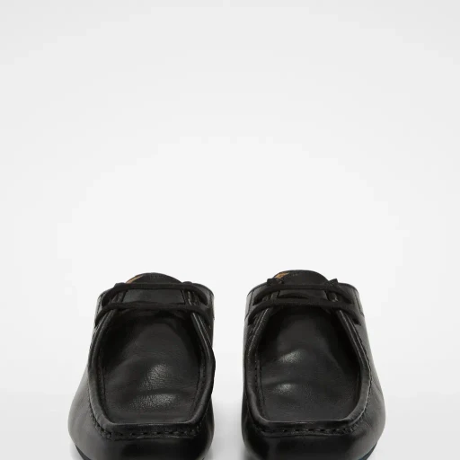Hood Lace-Up Shoe