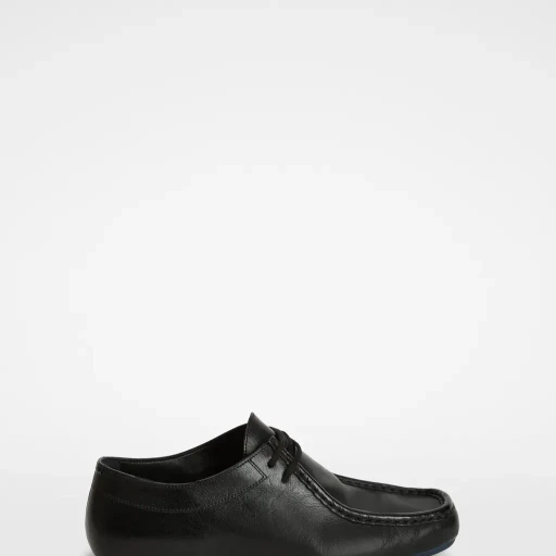 Hood Lace-Up Shoe