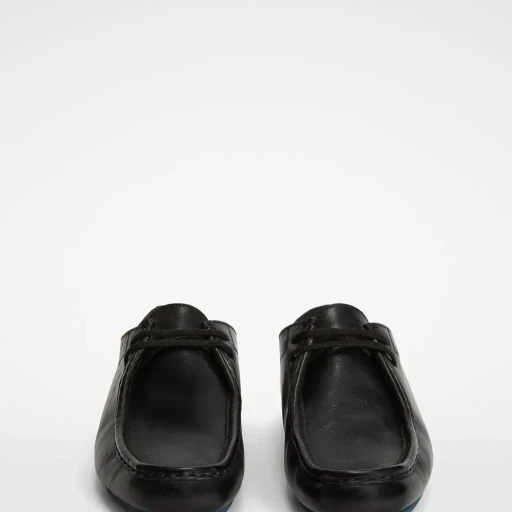 Hood Lace-Up Shoe
