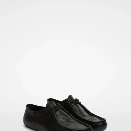 Hood Lace-Up Shoe