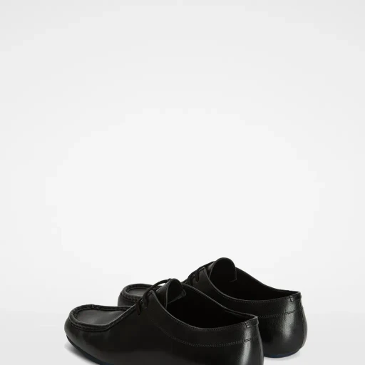 Hood Lace-Up Shoe