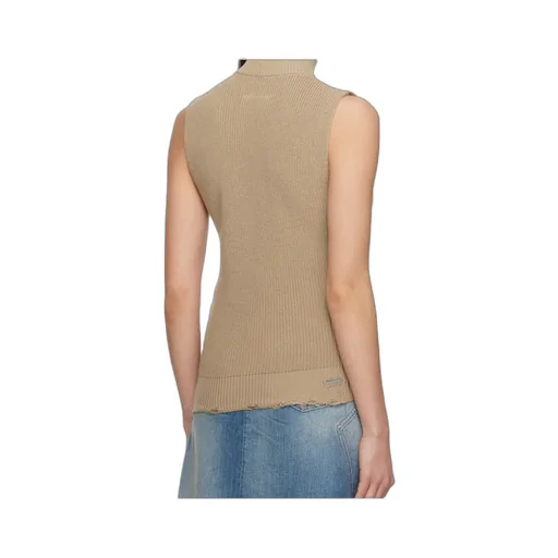 Mm6 Maison Margiela Logo Patch Distressed Vest