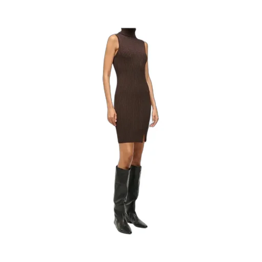 Pointed-Toe Boots