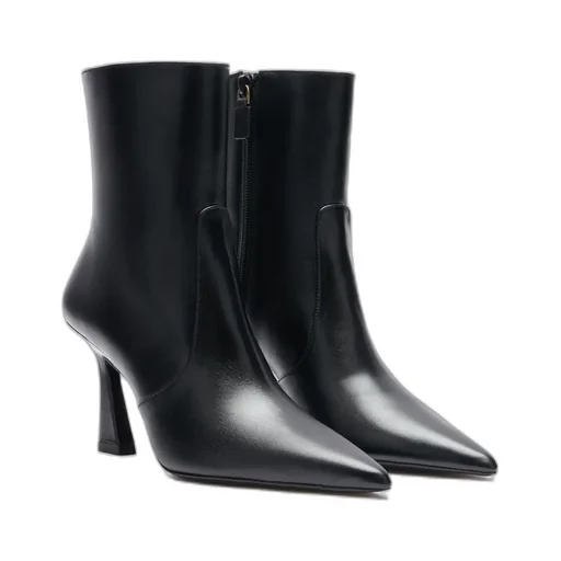 Pointed-Toe Leather Boots