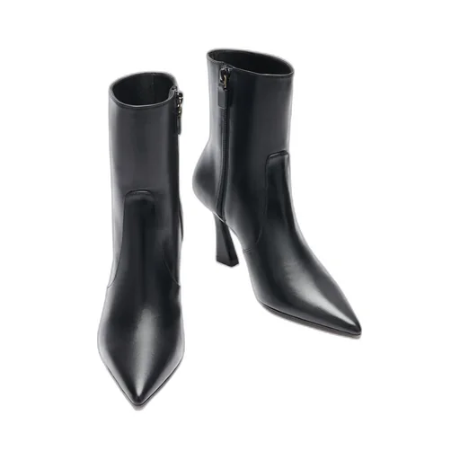 Pointed-Toe Leather Boots