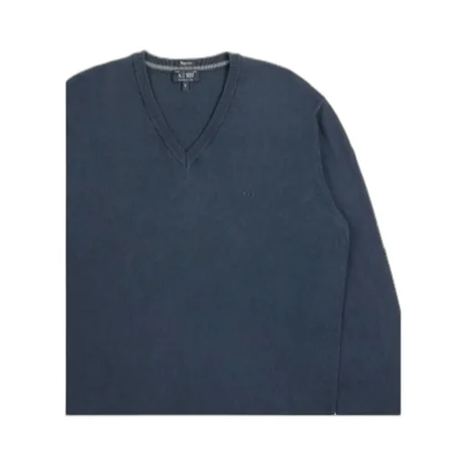 V-Neck Pullover