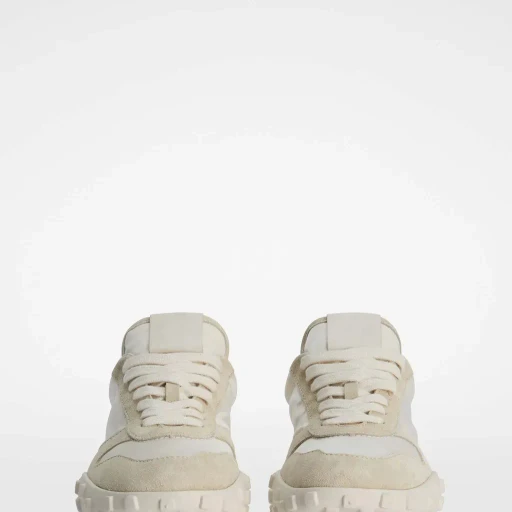 Moon Sneaker