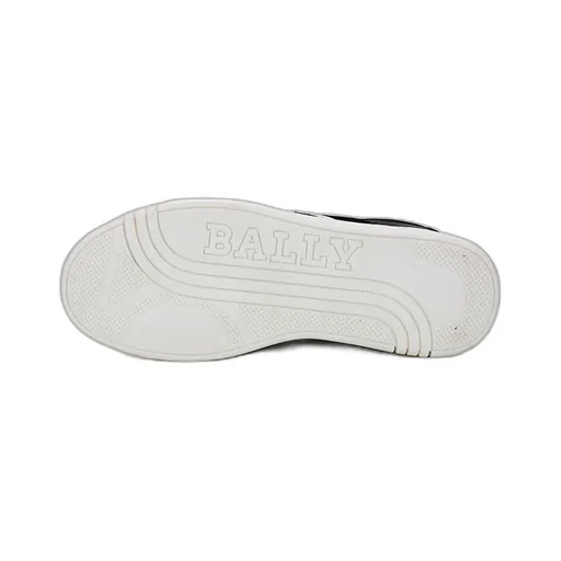 Logo-Plaque Low-Top Sneakers