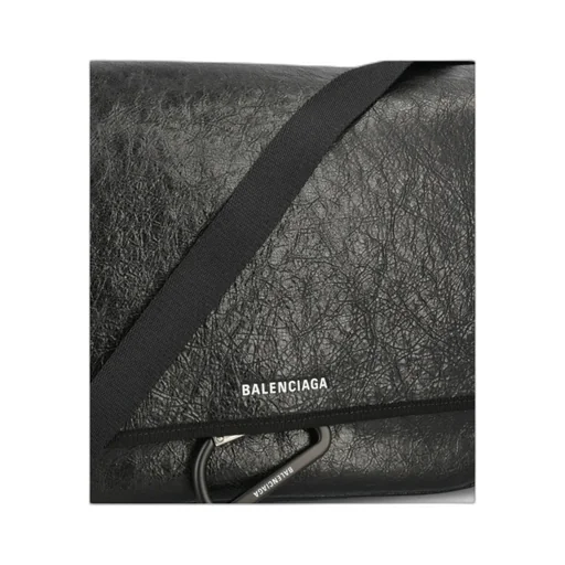 Explorer Shoulder Bag