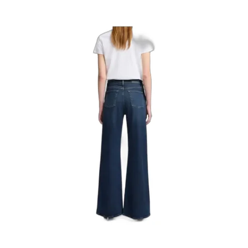 High-Waisted Jeans
