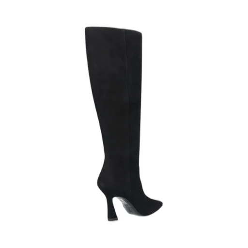 Pointed-Toe Boots