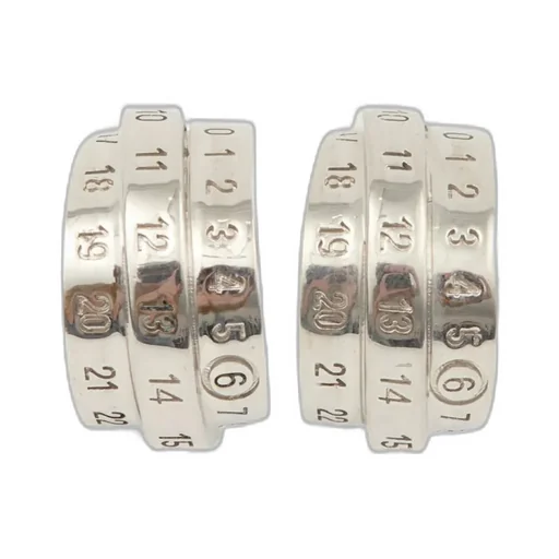 Mm6 Maison Margiela Logo Engraved Numeric Earrings