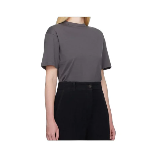 Basic T-Shirt