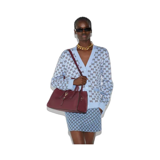 Medium tote bag with hook closure