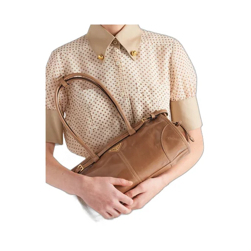 Medium leather handbag
