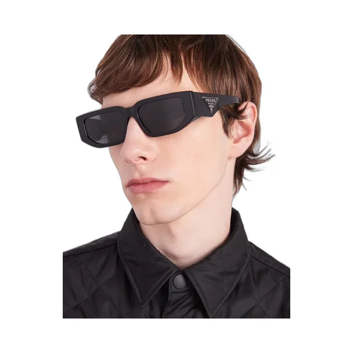 Sunglasses with triangle logo