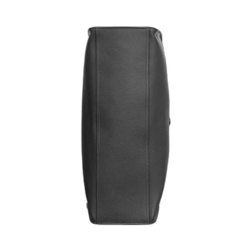 Large tote bag with hook closure