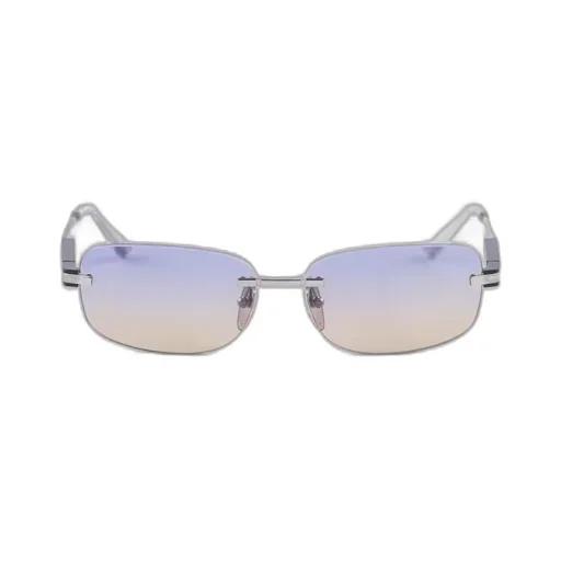 Sunglasses with iconic metal plaque